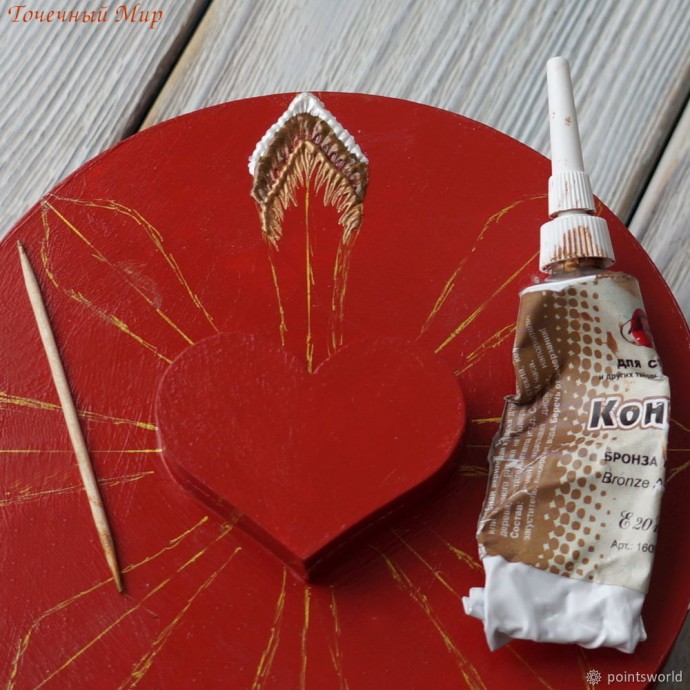 Процесс создания оригинальной шкатулки в технике контурной росписи: часть 2