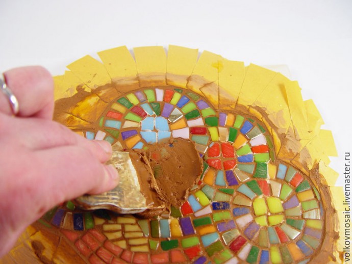 Декорируем подставки под горячее в технике мозаики: часть 2