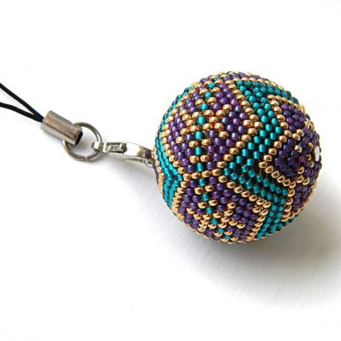 Новогодний шар из бисера Новогодний шар из бисера