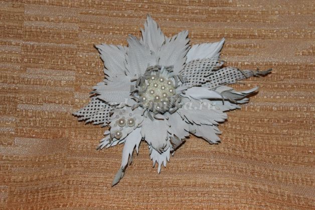 Брошь из обрезков натуральной кожи: мастер-класс, часть 5