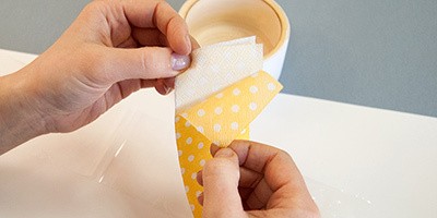 Декупаж через пленку: веселый горошек