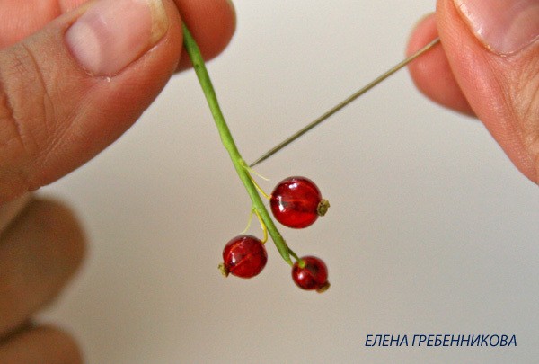 ​Красная смородина из эпоксидной смолы: часть 4