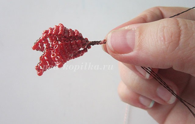 Цветок из бисера