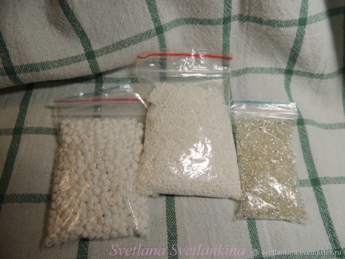 Зимний вальс из бисера и твина Зимний вальс из бисера и твина