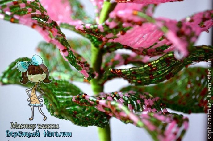 Пуансеттия "Рождественская звезда" из бисера и рубки