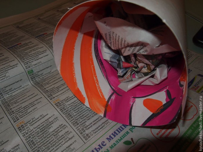 Мастерим "сладкую" ёлочку из конфет и мишуры: часть 1