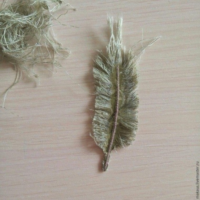 Текстильное перышко