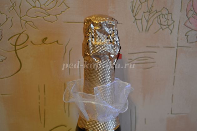 Украшение бутылок шампанского на свадьбу: мастер-класс, часть 1 Украшение бутылок шампанского на свадьбу: мастер-класс, часть 1