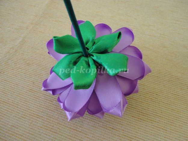 Фантазийный цветок из атласных лент: часть 3 Фантазийный цветок из атласных лент: часть 3