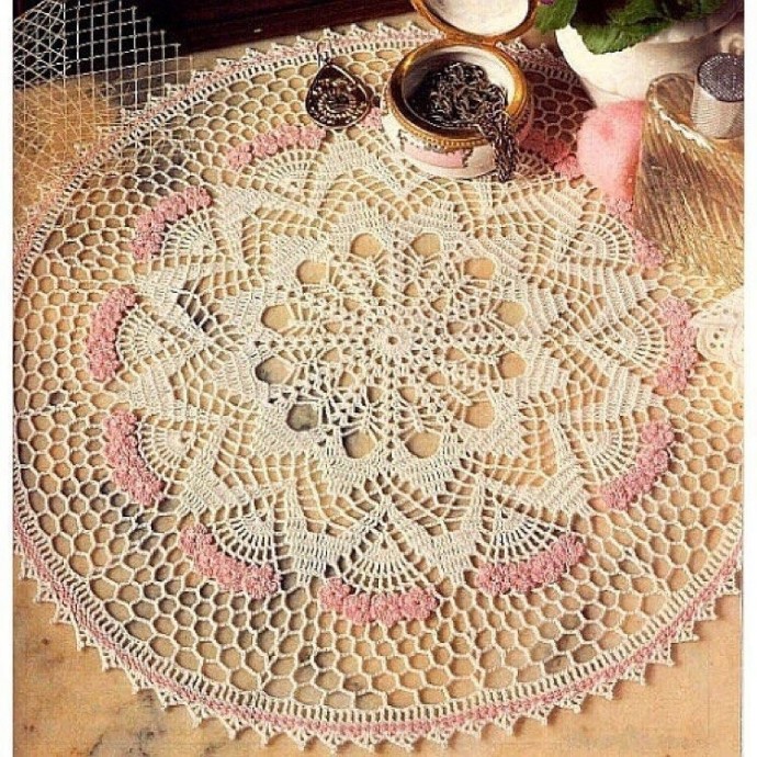 Красивая разноцветная салфетка крючком