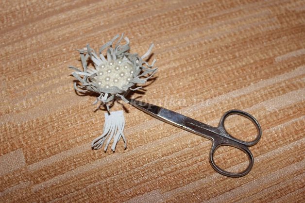 Брошь из обрезков натуральной кожи: мастер-класс, часть 4