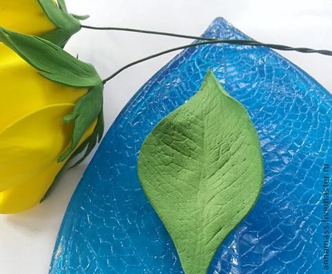 Цветы из фоамирана на ободке