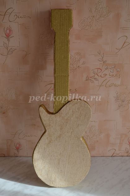 Гитара из конфет: мастер-класс, часть 3 Гитара из конфет: мастер-класс, часть 3