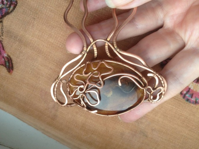 ​Изготавливаем украшение для волос: медный гребень с симбирцитом, часть 2