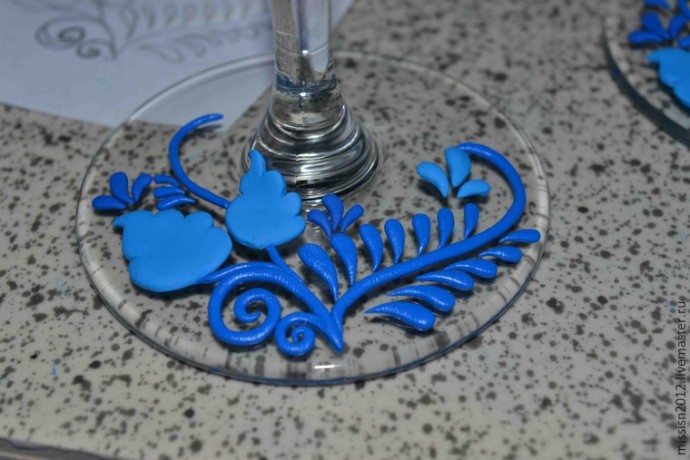 Декорируем свадебные бокалы по мотивам гжельской росписи: часть 2