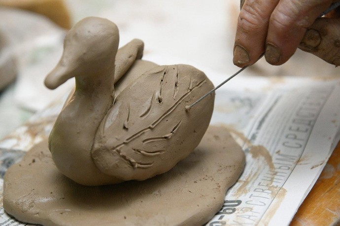 ​Лепка из глины, высушенной на воздухе