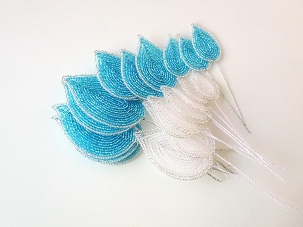 Новогодняя композиция из бисера и рубки