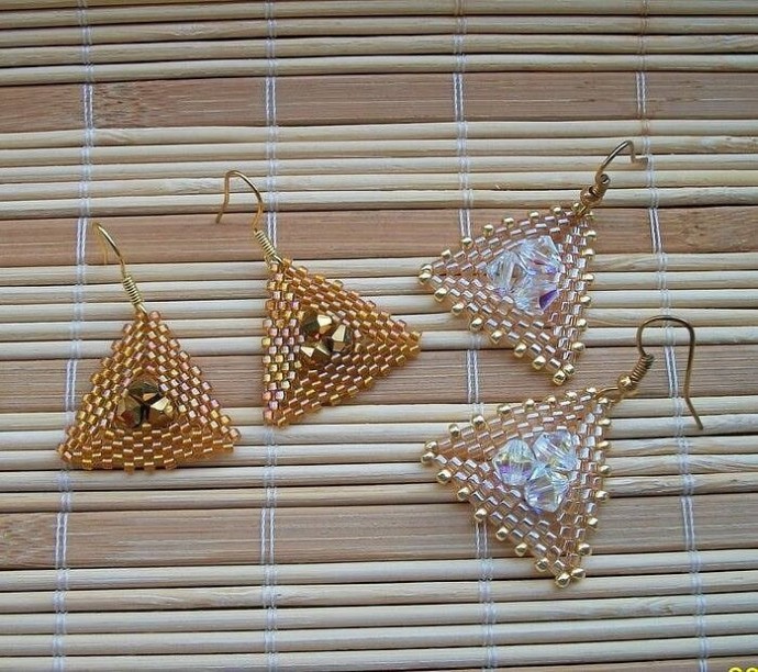 Золотистые треугольные сережки