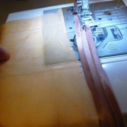 2 способа пришивания косой бейки