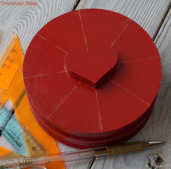 Процесс создания оригинальной шкатулки в технике контурной росписи: часть 1