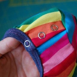 ​Технология пошива с кнопками на плече