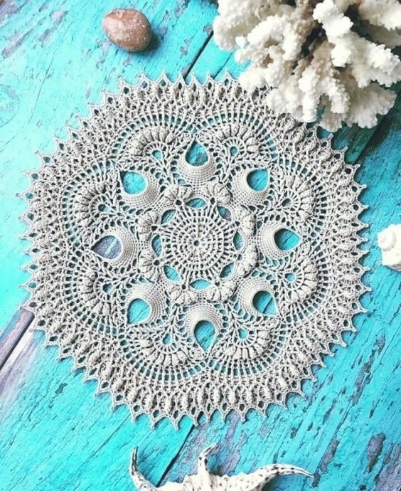 Впечатляющая салфетка с необычным узором Впечатляющая салфетка с необычным узором