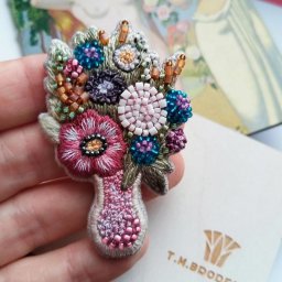 Прекрасные вышитые броши