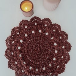 ​Плотная салфетка с благородным узором