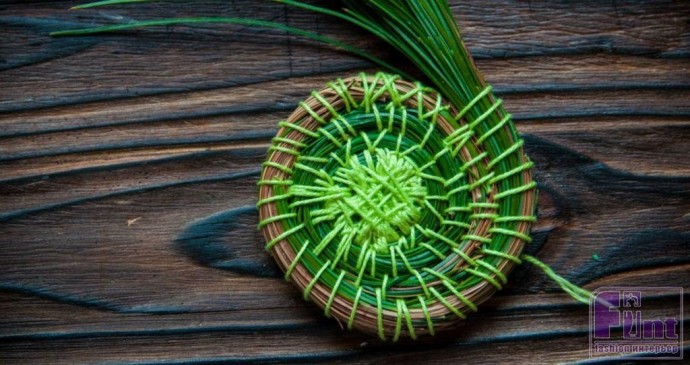 ​Подставка под горячее из хвои