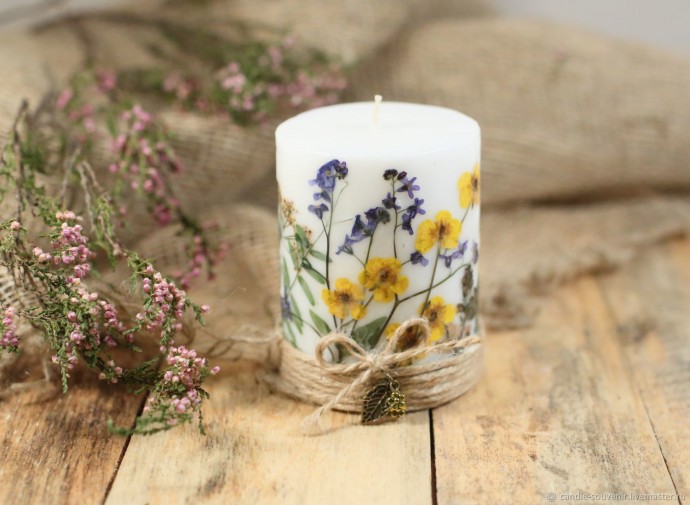 ​Свечи с добавлением лепестков и трав