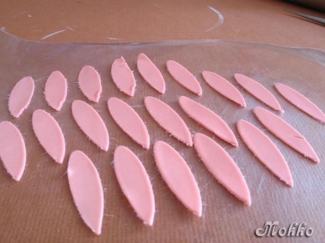 Лепка цветка герберы из полимерной глины: часть 2