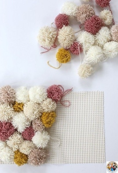 Пушистый мягкий коврик из помпонов