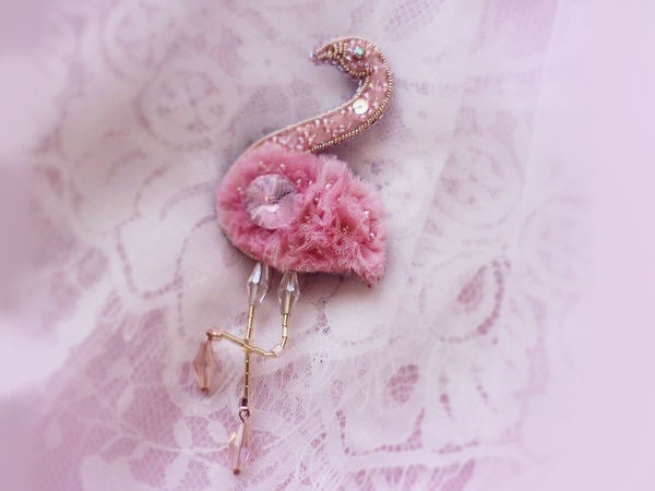 Создаем брошь "Розовый фламинго" из фетра, фатина, бисера и страз