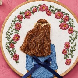 ​Вышивка с развивающимися волосами