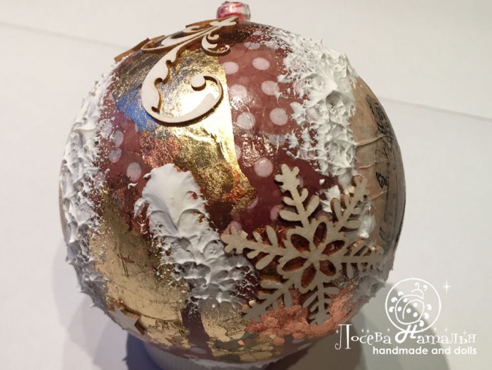 Декорирование винтажного ёлочного шара "Зимняя сказка" в смешанной технике: часть 3