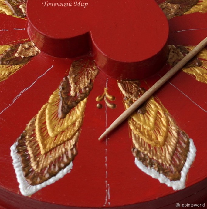 Процесс создания оригинальной шкатулки в технике контурной росписи: часть 2