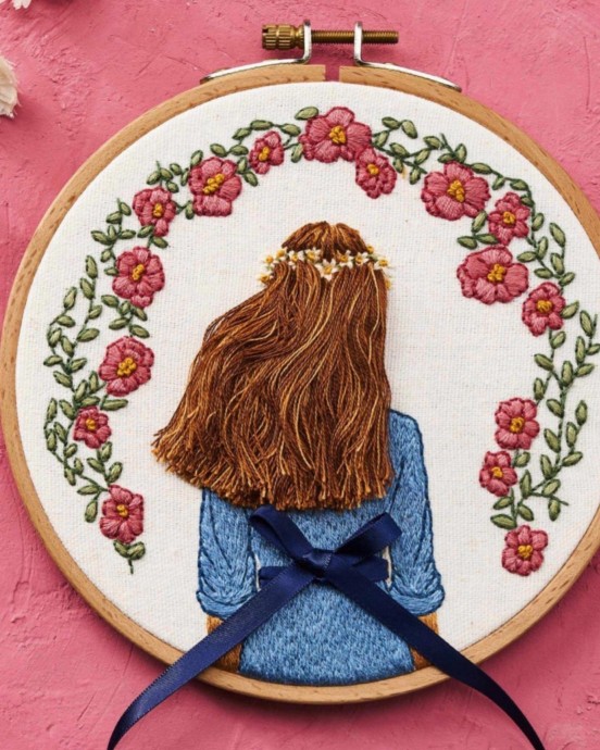 ​Вышивка с развивающимися волосами
