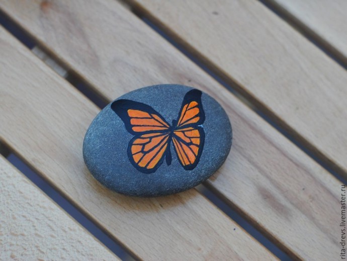 Роспись камня "Живая бабочка"