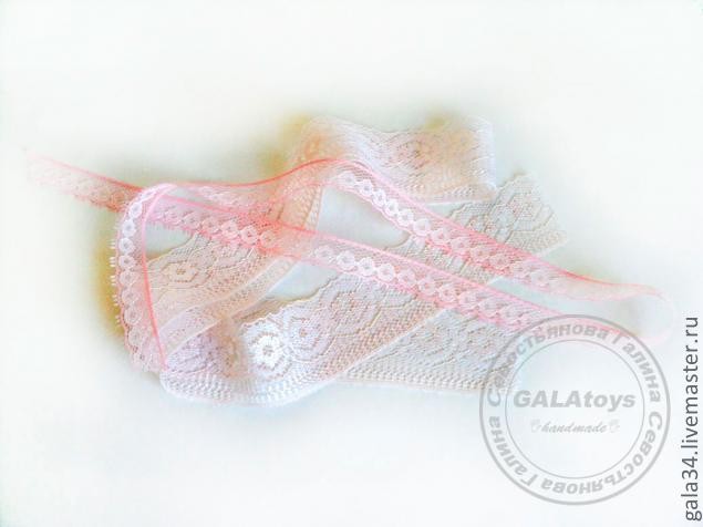 ​Броши из натурального льна и кружева, с элементами декупажа