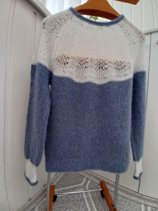 ​Двухцветный пуловер