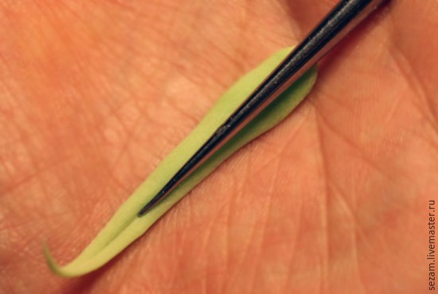 ​Лепим ветку облепихи: часть 2