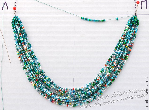 Колье с бисерным каскадом Колье с бисерным каскадом