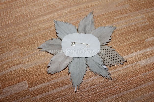 Брошь из обрезков натуральной кожи: мастер-класс, часть 4