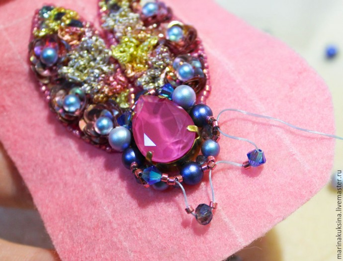 Создаем брошь жучка "Цветочник": часть 3