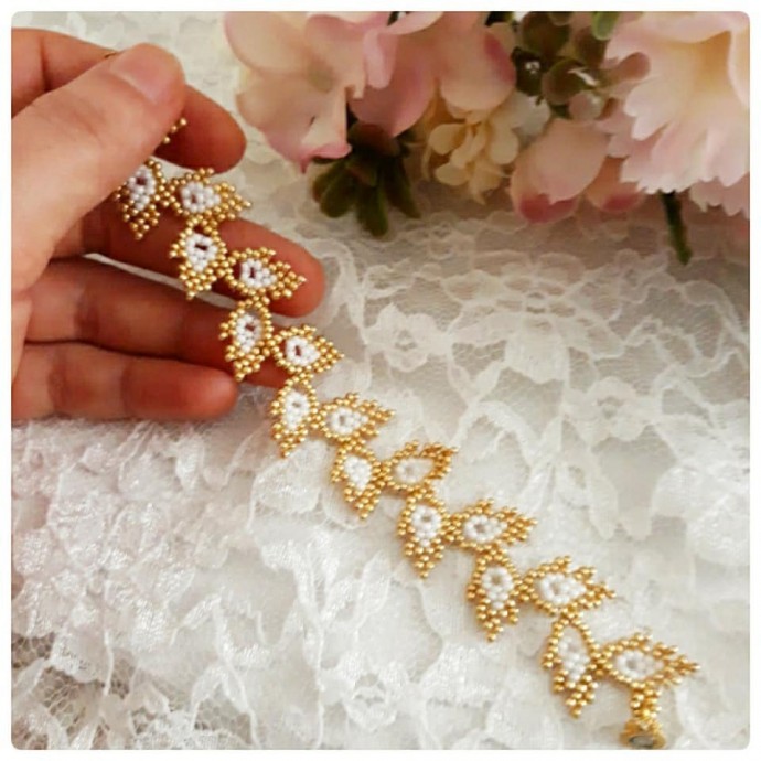 ​Маленький листик из бисера