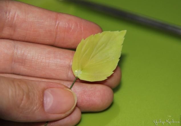 Веточка цветущей вишни из холодного фарфора: часть 3