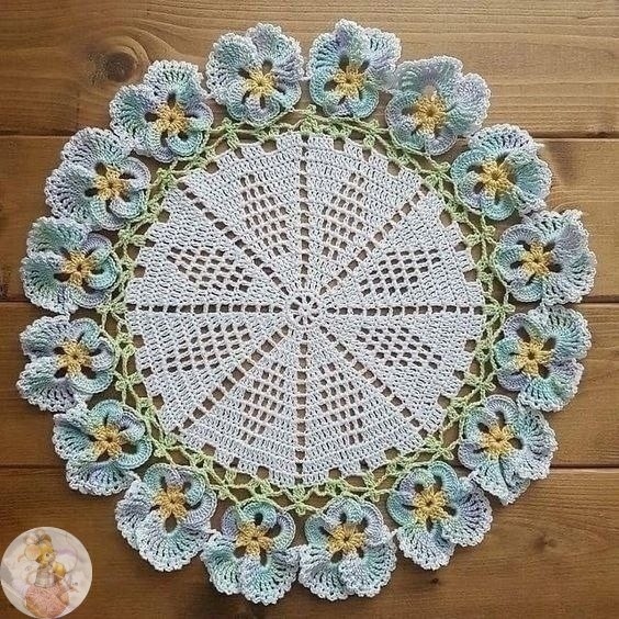 Салфетка "Виола" крючком