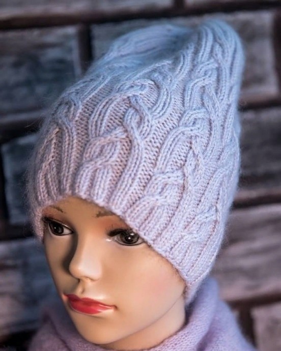 Учимся вязать шапку спицами