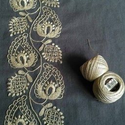 Вышивка белыми (светлыми) нитками по темной ткани