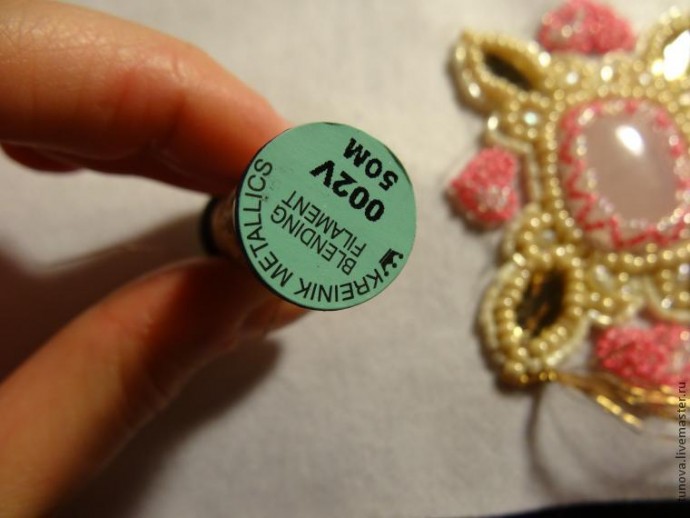 ​Брошь из бисера и лент: часть 3